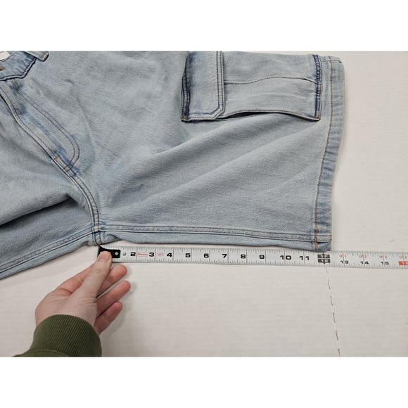 Hollister Baggy Jean Shorts Men's Size 34 Light Wash Stretch Cargo Pockets - Picture 4 of 10